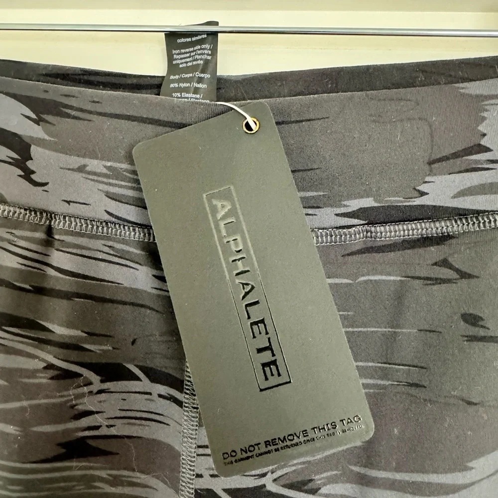 NWT Men’s Alphalete Camo Shorts SIZE‎ S